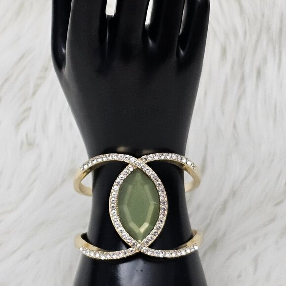 Vintage Gold Tone Green Calcite Faceted Rhinestone Cutout Statement Bracelet - Picture 1 of 9